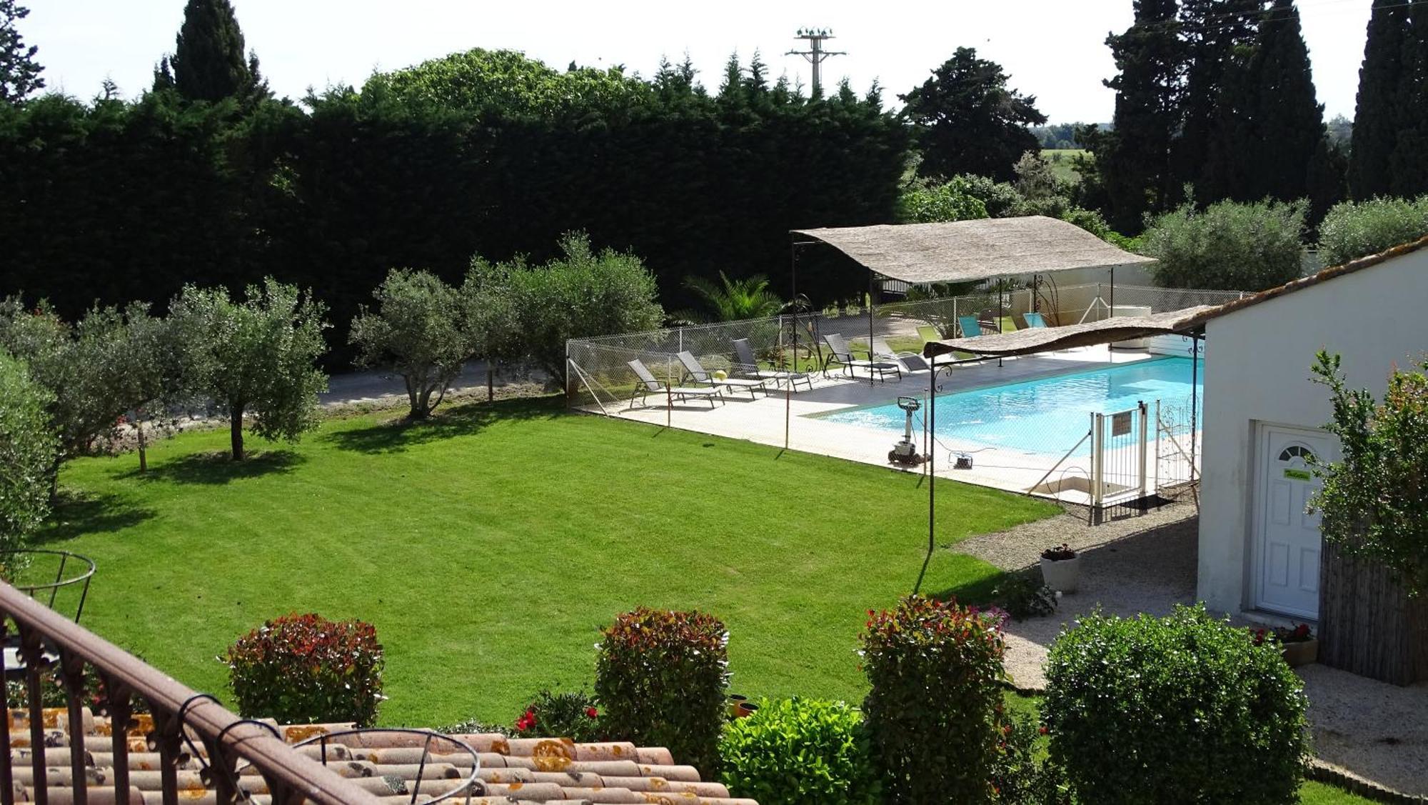 Logis Hotel Des Granges Arles Exterior photo