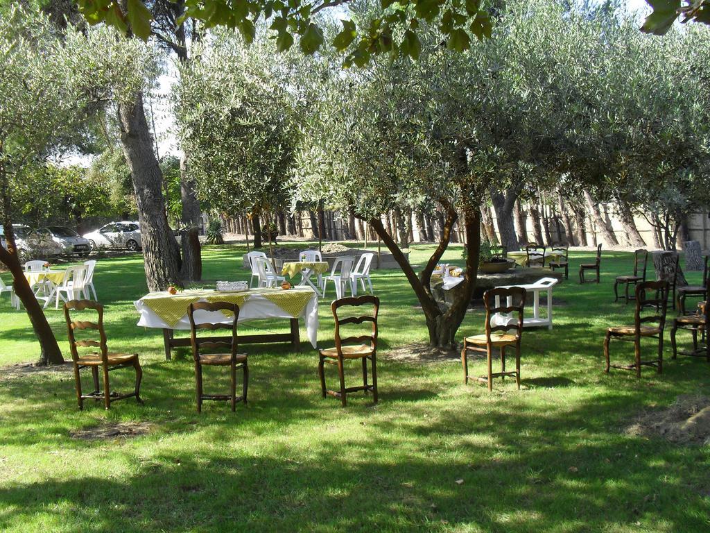 Logis Hotel Des Granges Arles Exterior photo